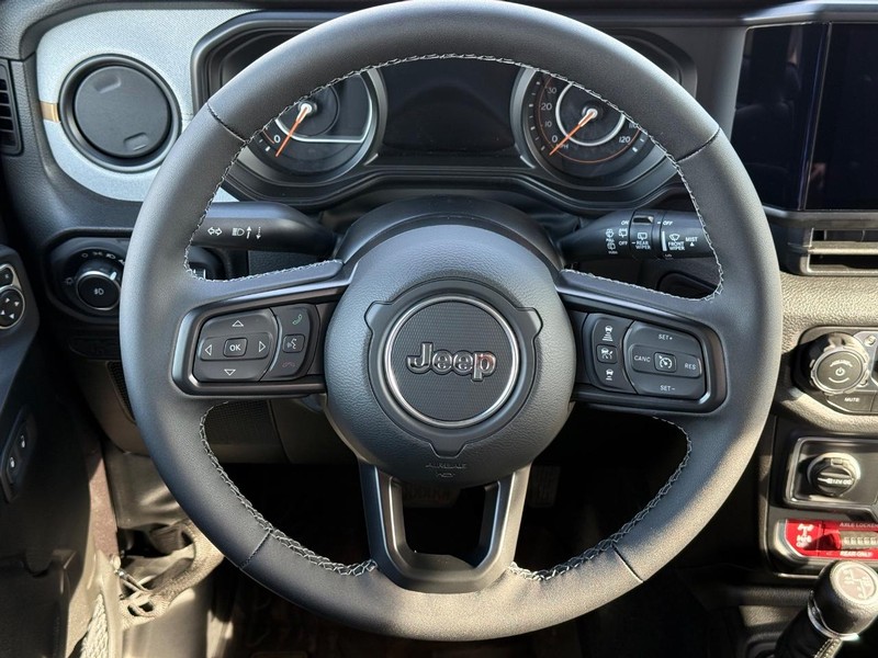 Jeep Wrangler Vehicle Full-screen Gallery Image 13