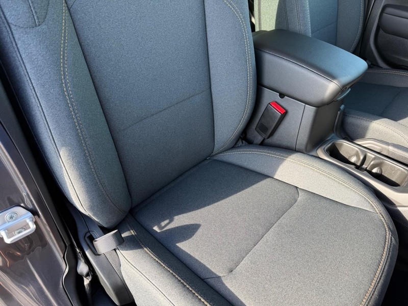 Jeep Wrangler Vehicle Full-screen Gallery Image 15