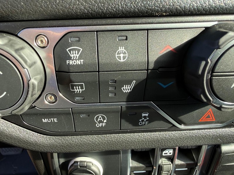 Jeep Wrangler Vehicle Full-screen Gallery Image 21