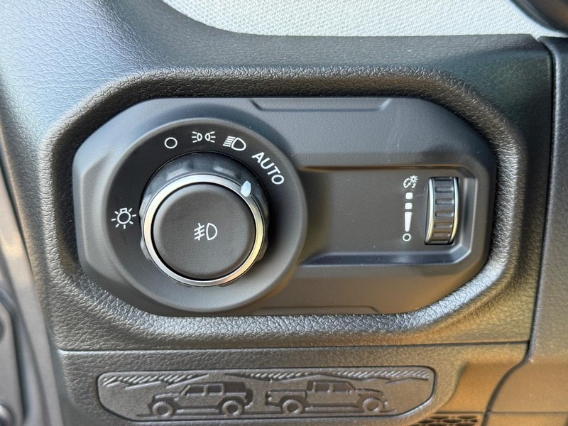 Jeep Wrangler Vehicle Full-screen Gallery Image 29