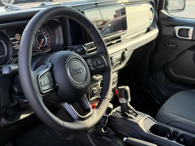 Jeep Wrangler Vehicle Full-screen Gallery Image 30
