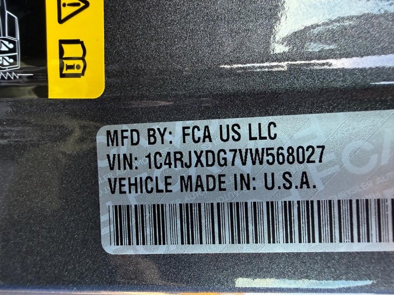 Jeep Wrangler Vehicle Full-screen Gallery Image 32