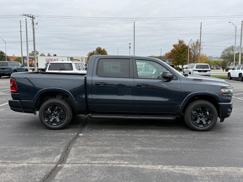 Ram 1500 Vehicle Full-screen Gallery Image 2