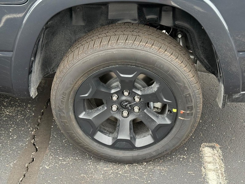 Ram 1500 Vehicle Full-screen Gallery Image 6