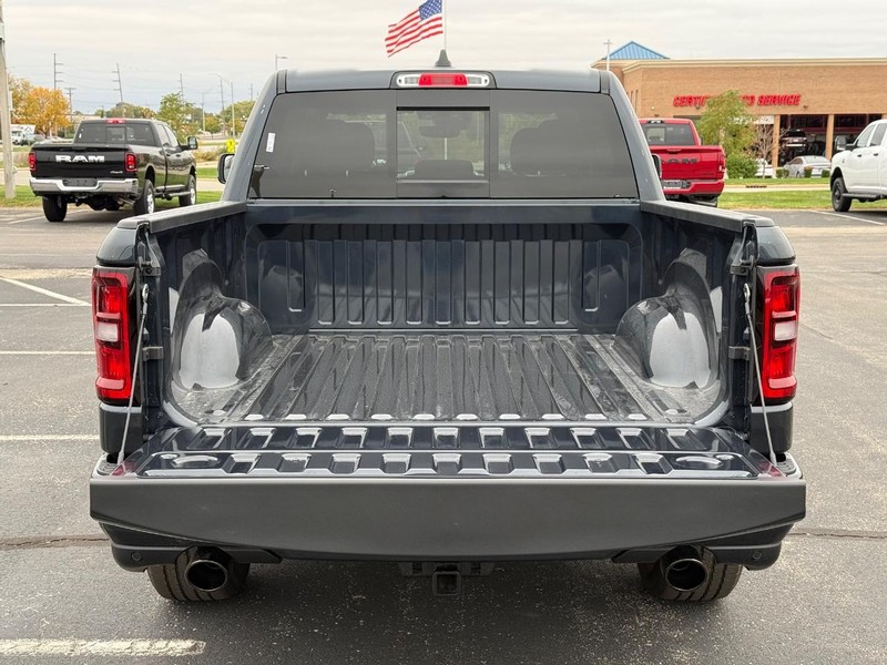 Ram 1500 Vehicle Full-screen Gallery Image 7