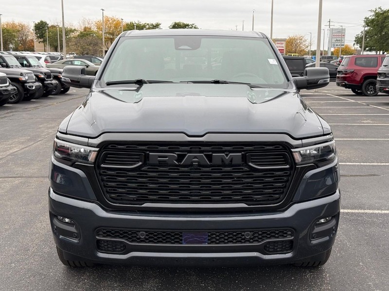 Ram 1500 Vehicle Full-screen Gallery Image 9