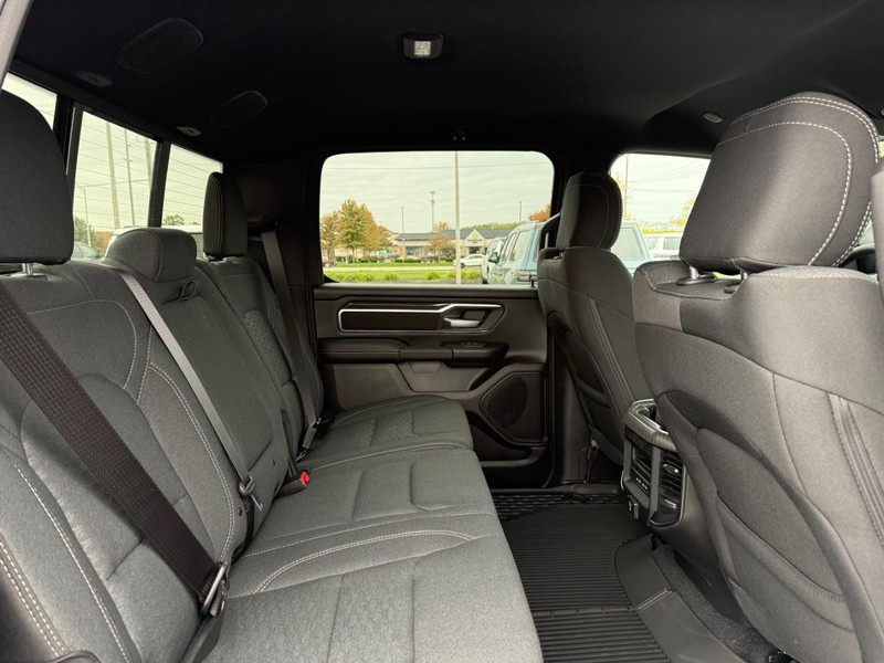 Ram 1500 Vehicle Full-screen Gallery Image 10