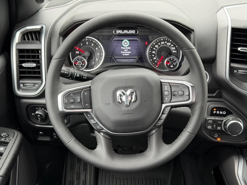 Ram 1500 Vehicle Full-screen Gallery Image 13