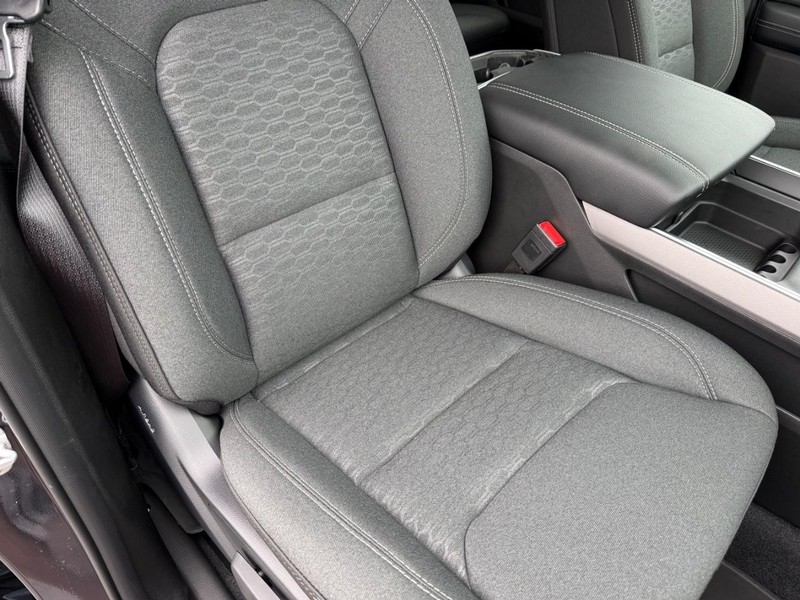 Ram 1500 Vehicle Full-screen Gallery Image 15