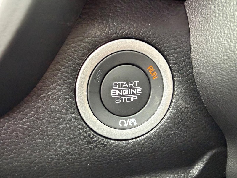 Ram 1500 Vehicle Full-screen Gallery Image 21