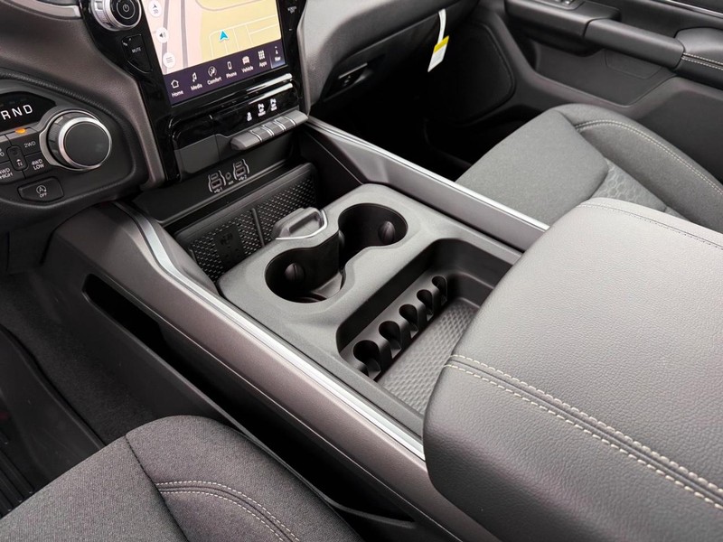 Ram 1500 Vehicle Full-screen Gallery Image 25