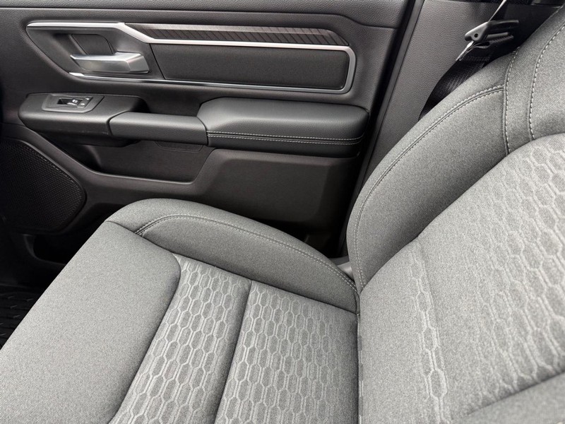 Ram 1500 Vehicle Full-screen Gallery Image 26