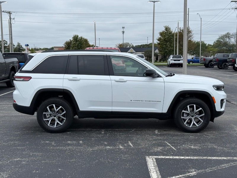 Jeep Grand Cherokee Vehicle Full-screen Gallery Image 2