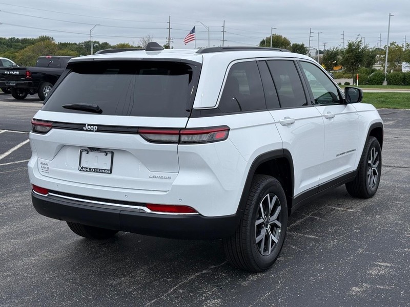 Jeep Grand Cherokee Vehicle Full-screen Gallery Image 3