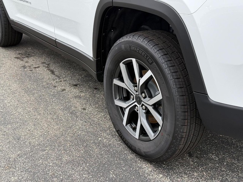 Jeep Grand Cherokee Vehicle Full-screen Gallery Image 6