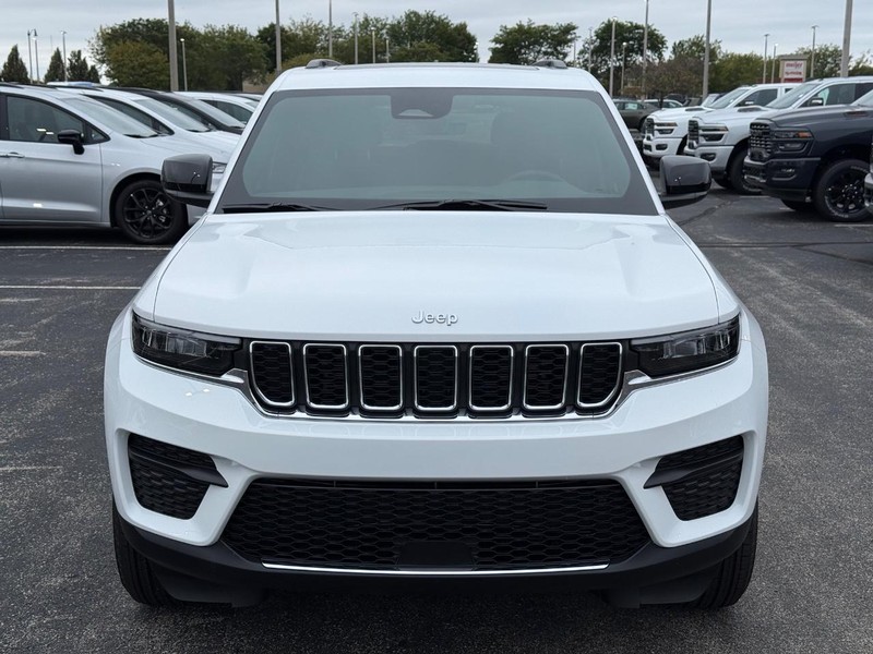 Jeep Grand Cherokee Vehicle Full-screen Gallery Image 11