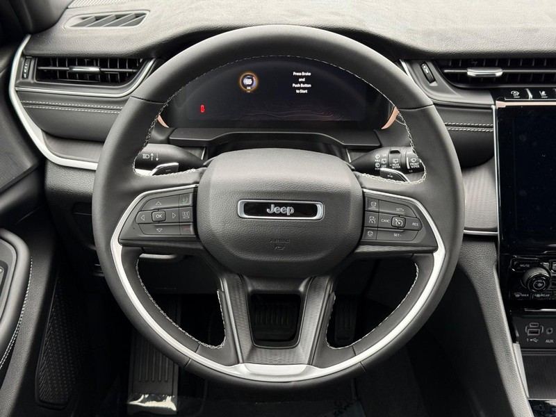 Jeep Grand Cherokee Vehicle Full-screen Gallery Image 16
