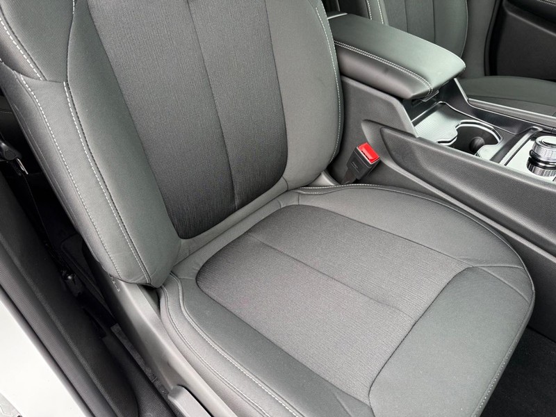 Jeep Grand Cherokee Vehicle Full-screen Gallery Image 18