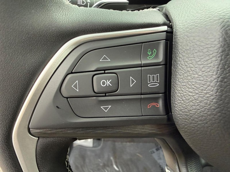 Jeep Grand Cherokee Vehicle Full-screen Gallery Image 22