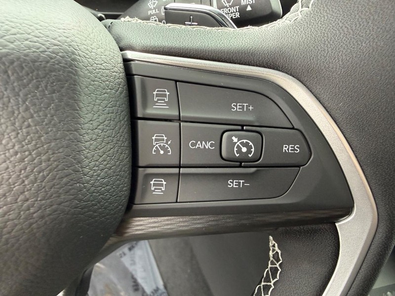 Jeep Grand Cherokee Vehicle Full-screen Gallery Image 23