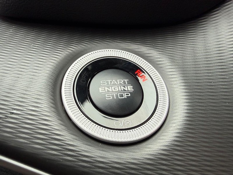 Jeep Grand Cherokee Vehicle Full-screen Gallery Image 24