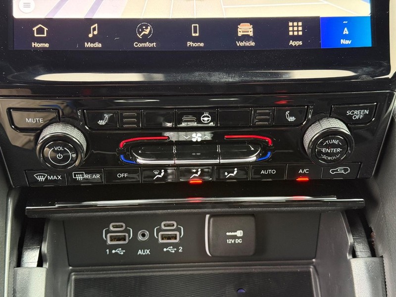Jeep Grand Cherokee Vehicle Full-screen Gallery Image 28