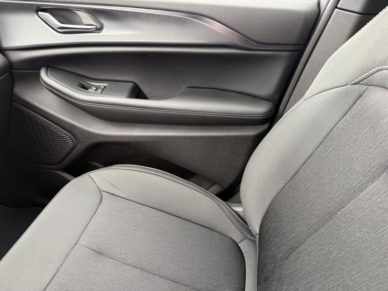 Jeep Grand Cherokee Vehicle Full-screen Gallery Image 30