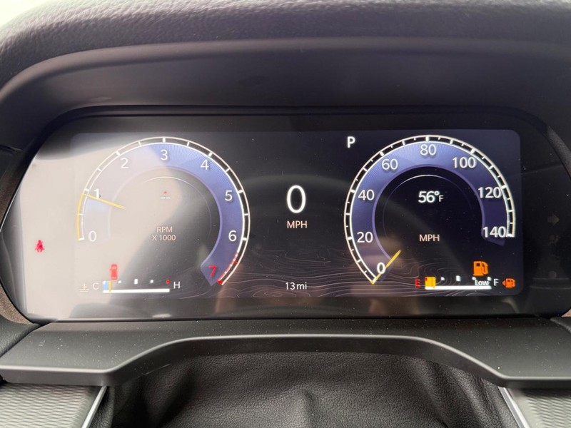Jeep Grand Cherokee Vehicle Full-screen Gallery Image 32