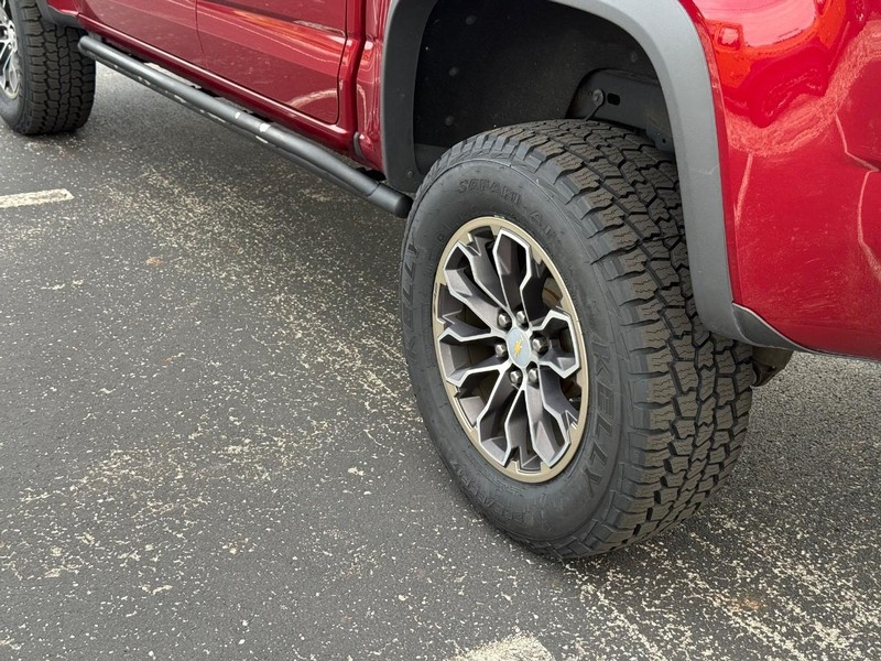 Chevrolet Colorado Vehicle Full-screen Gallery Image 06