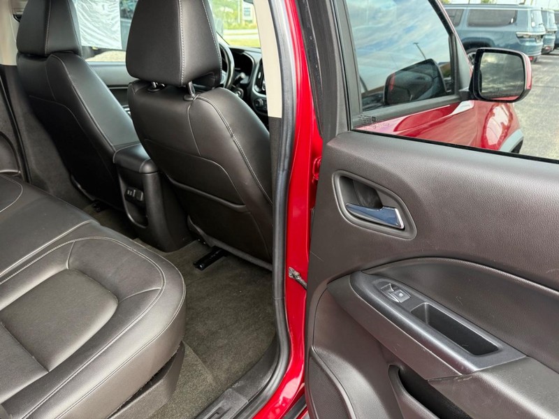 Chevrolet Colorado Vehicle Full-screen Gallery Image 11