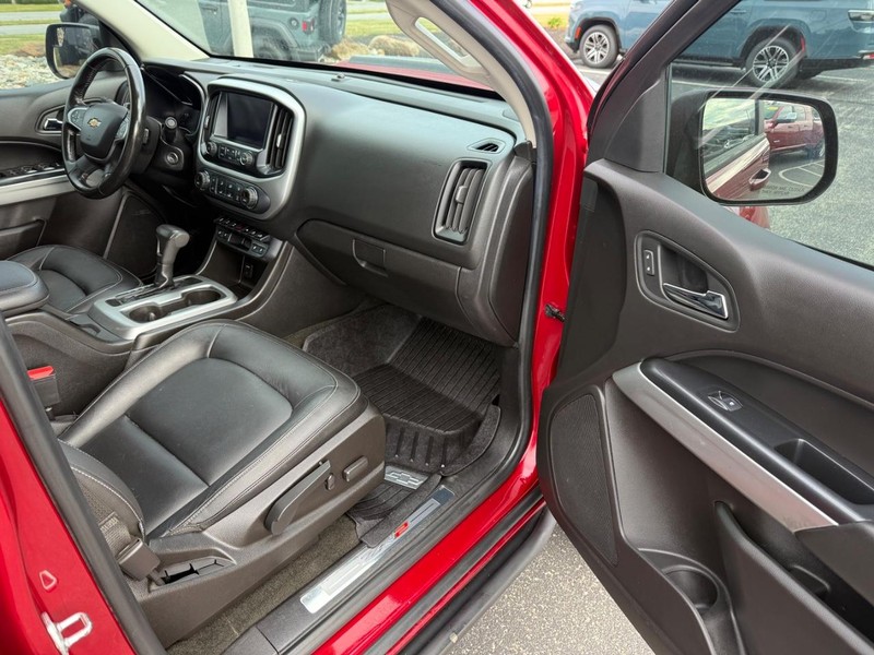 Chevrolet Colorado Vehicle Full-screen Gallery Image 14
