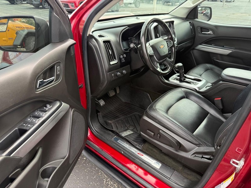 Chevrolet Colorado Vehicle Full-screen Gallery Image 16