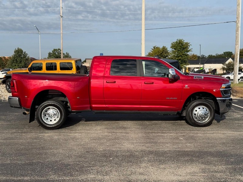 Ram 3500 Vehicle Full-screen Gallery Image 2