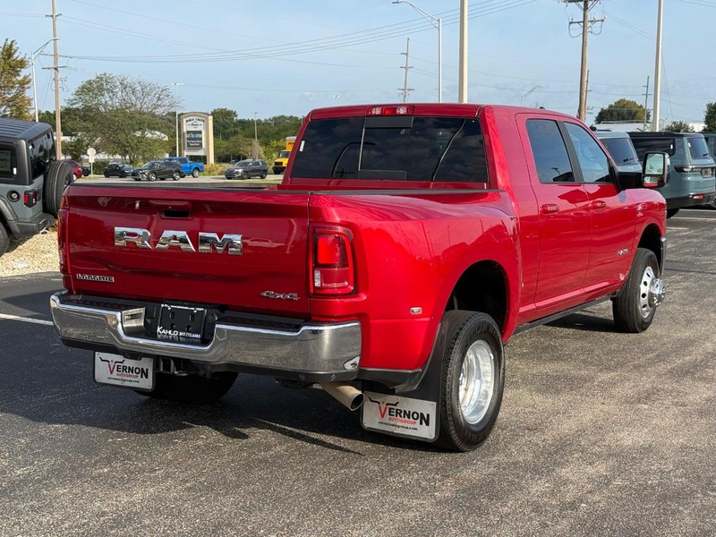Ram 3500 Vehicle Full-screen Gallery Image 3