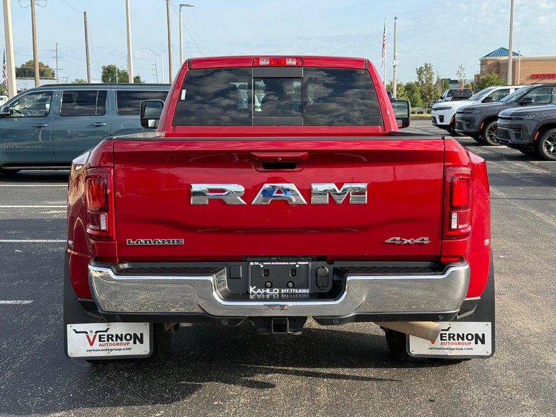Ram 3500 Vehicle Full-screen Gallery Image 4