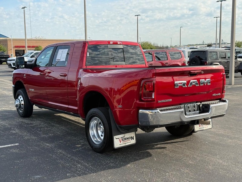 Ram 3500 Vehicle Full-screen Gallery Image 5