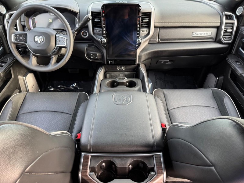 Ram 3500 Vehicle Full-screen Gallery Image 12