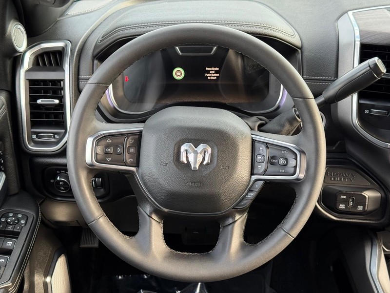 Ram 3500 Vehicle Full-screen Gallery Image 13