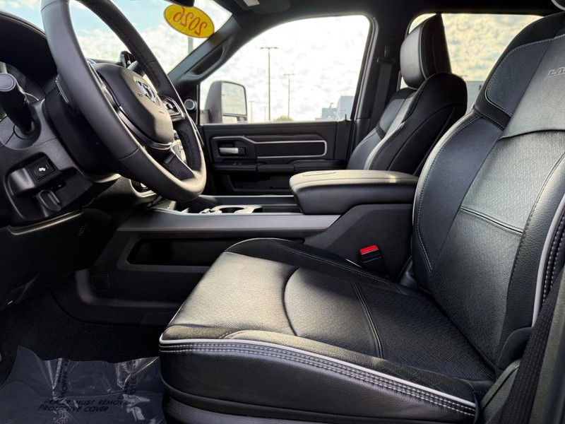 Ram 3500 Vehicle Full-screen Gallery Image 17