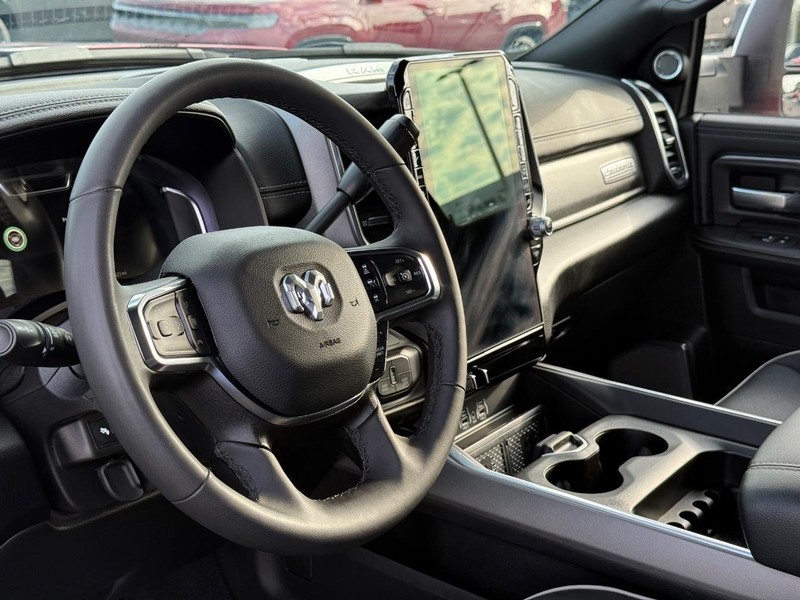 Ram 3500 Vehicle Full-screen Gallery Image 18