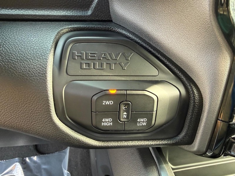 Ram 3500 Vehicle Full-screen Gallery Image 22