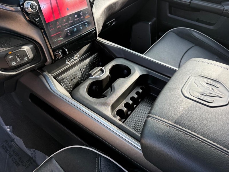 Ram 3500 Vehicle Full-screen Gallery Image 25