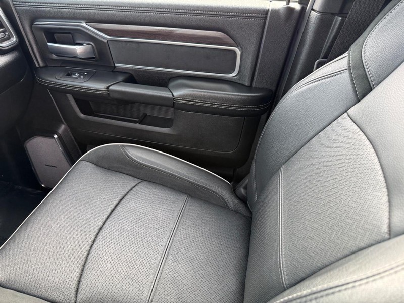 Ram 3500 Vehicle Full-screen Gallery Image 26