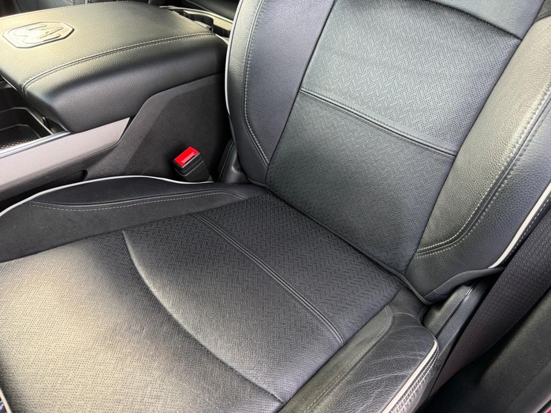 Ram 3500 Vehicle Full-screen Gallery Image 29