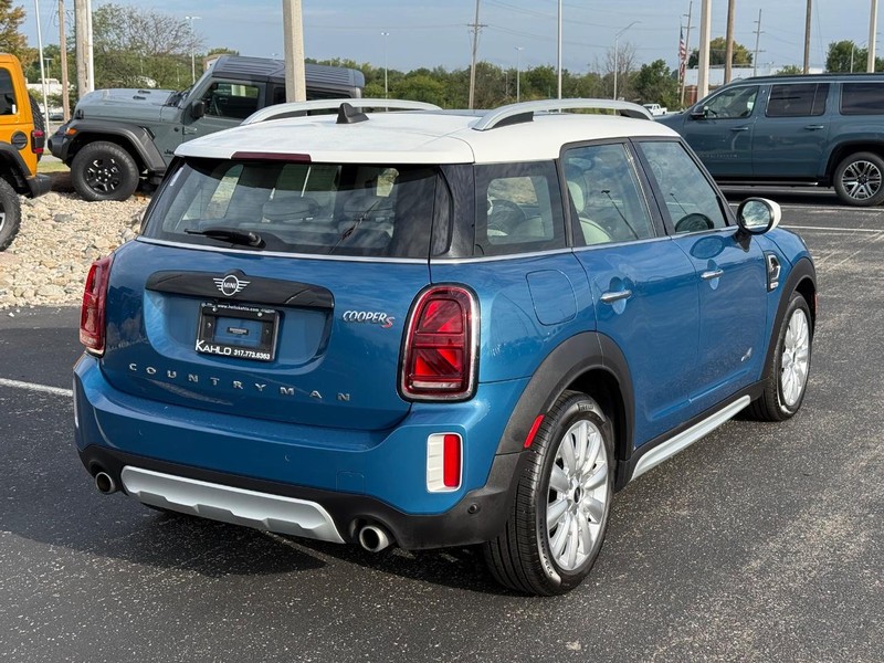 MINI Countryman Vehicle Full-screen Gallery Image 3