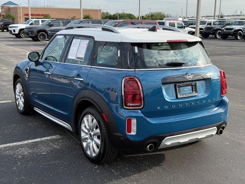 MINI Countryman Vehicle Full-screen Gallery Image 5