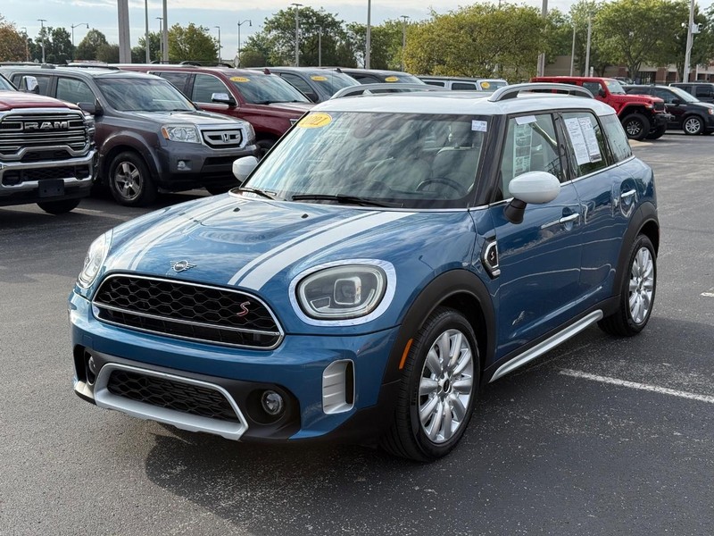 MINI Countryman Vehicle Full-screen Gallery Image 9