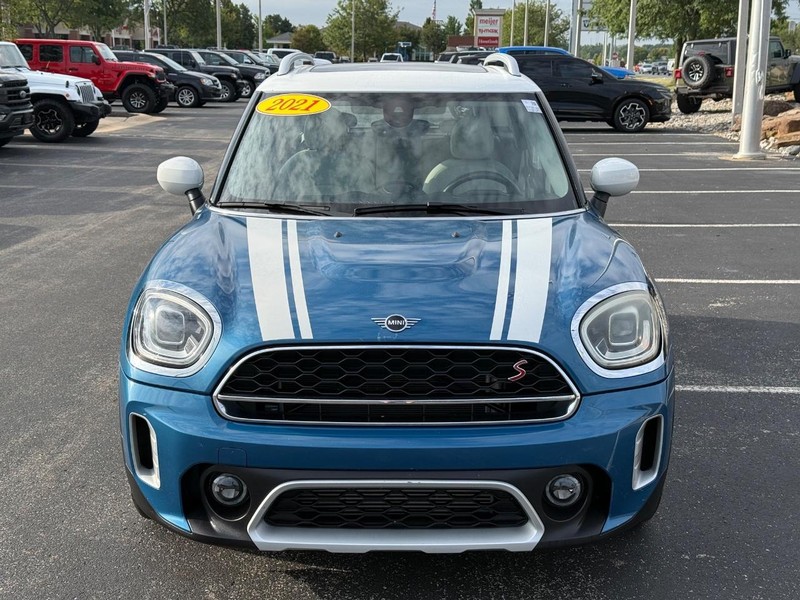 MINI Countryman Vehicle Full-screen Gallery Image 10