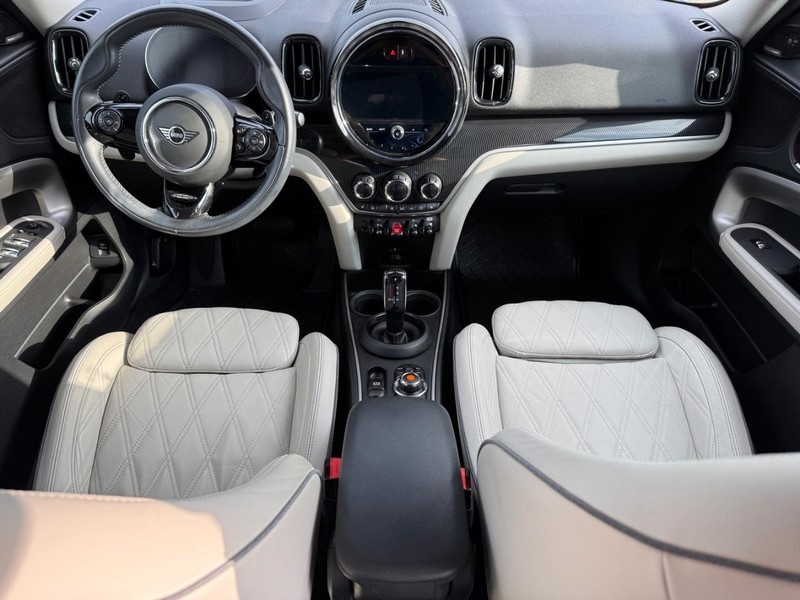 MINI Countryman Vehicle Full-screen Gallery Image 14