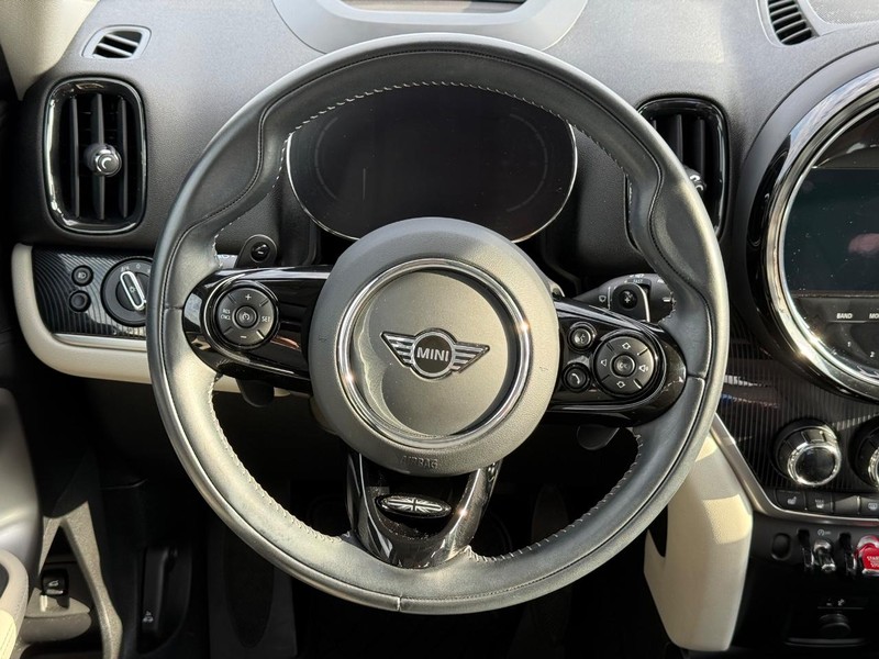 MINI Countryman Vehicle Full-screen Gallery Image 15